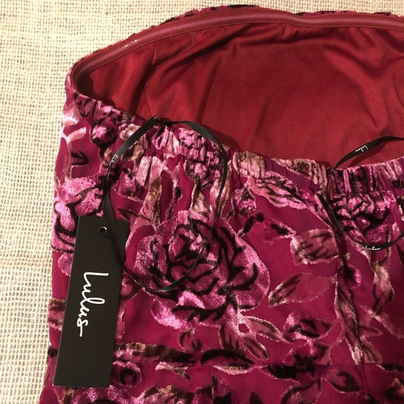Lulus Dresses & Skirts - Strapless Velvet dress